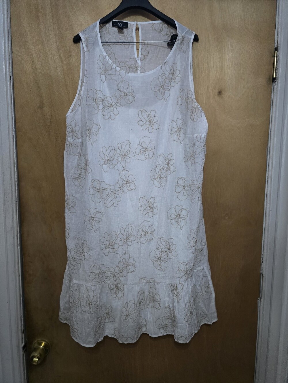 Plus Size Sleeveless White Floral Embroidered Shift Dress